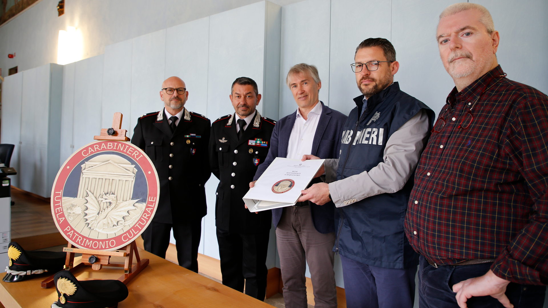 Comando Carabinieri per la Tutela del Patrimonio Culturale hand over documents to the HIstorical Archives of the European Union