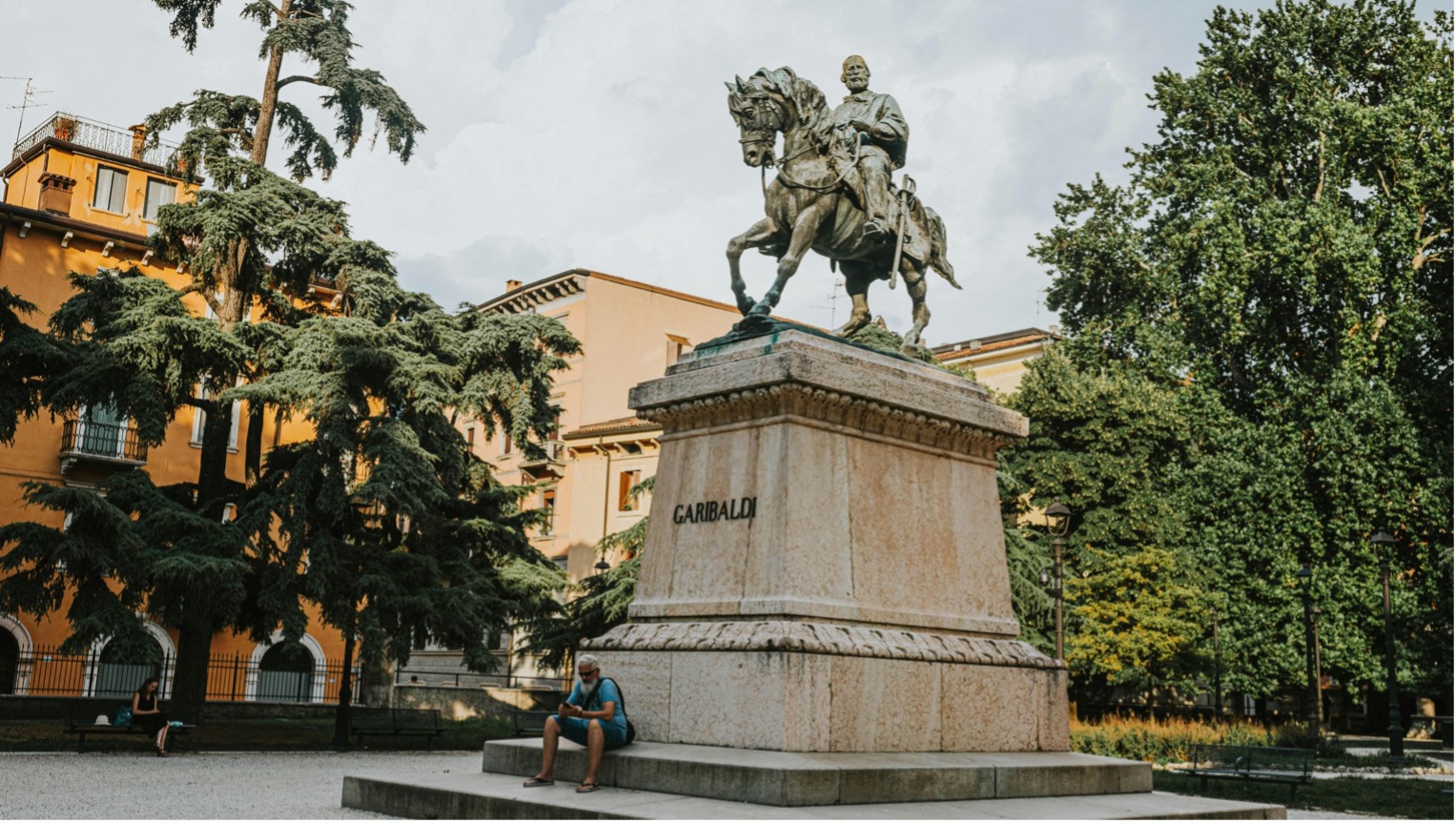 The double-edged sword of charismatic leadership: Lessons from Garibaldi’s expedition