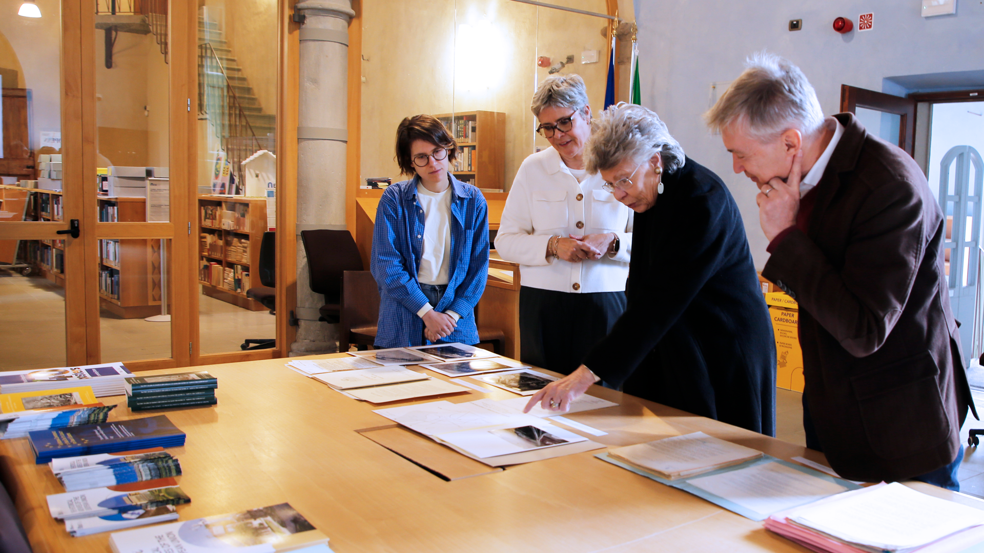 Aude Foucoin, Agnès Brouet, Viviane Reding and Dieter Schlenker examine archival documents and photos