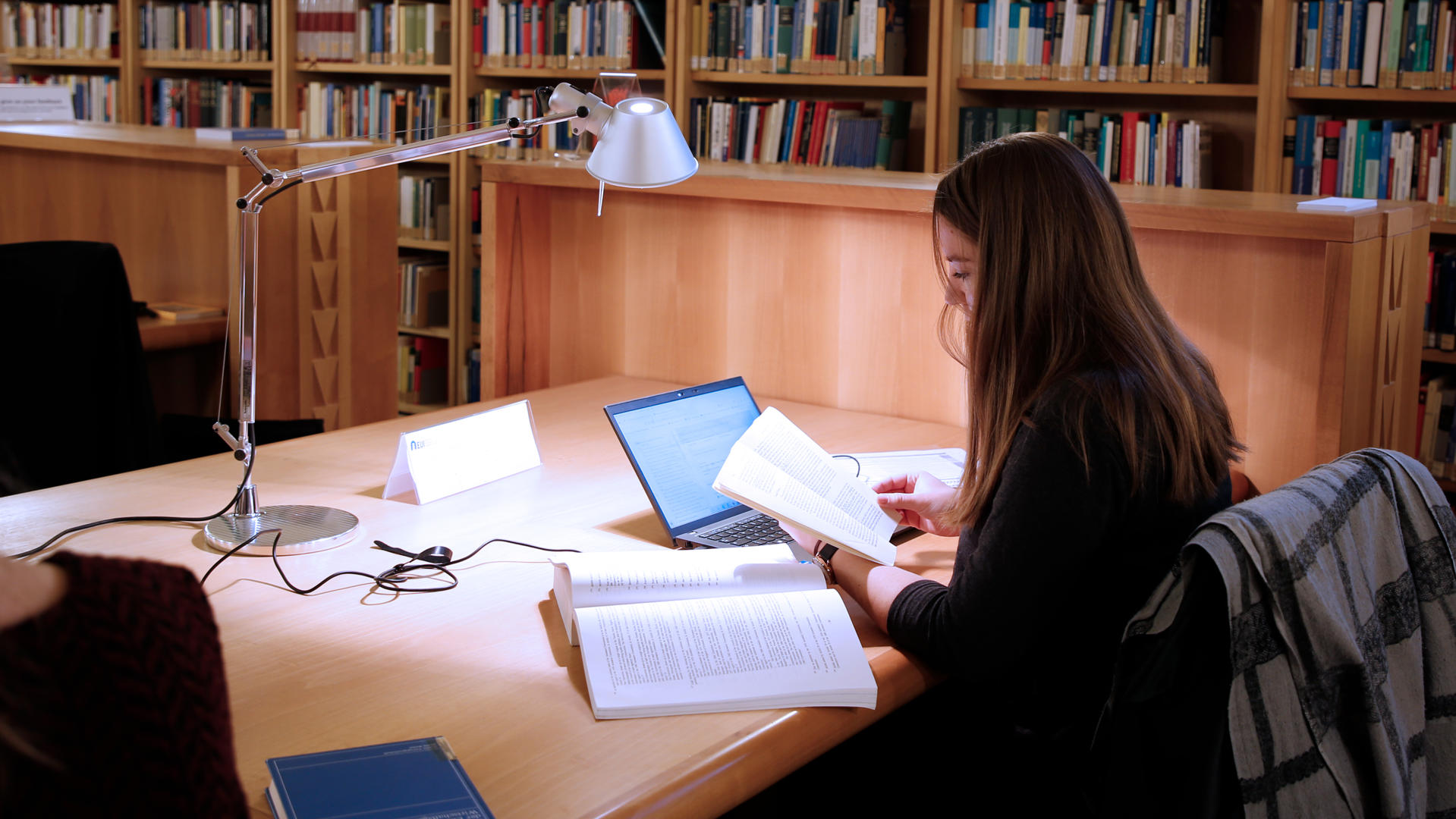 HAEU-Noel-Room-researcher