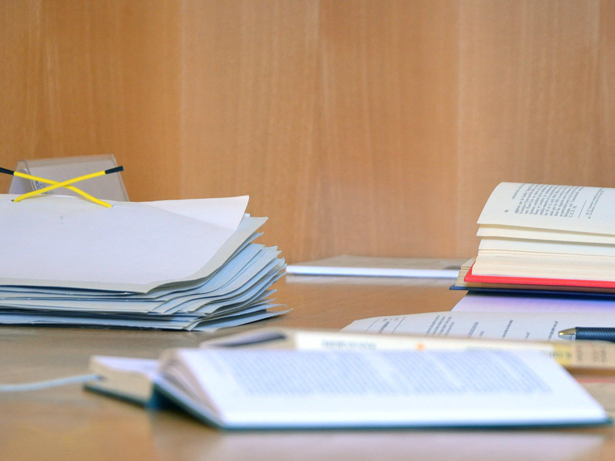 Livres dans salle de lecture