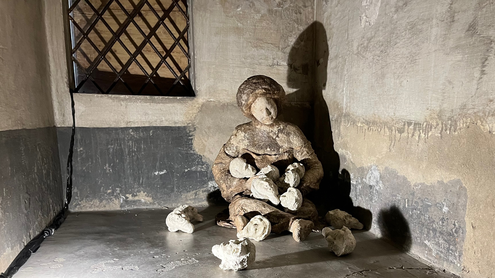 Sandra-Ghahari_Un-piccolo-spazio-di-mondo-non-delimitato_MAD-Murate-Art-District
