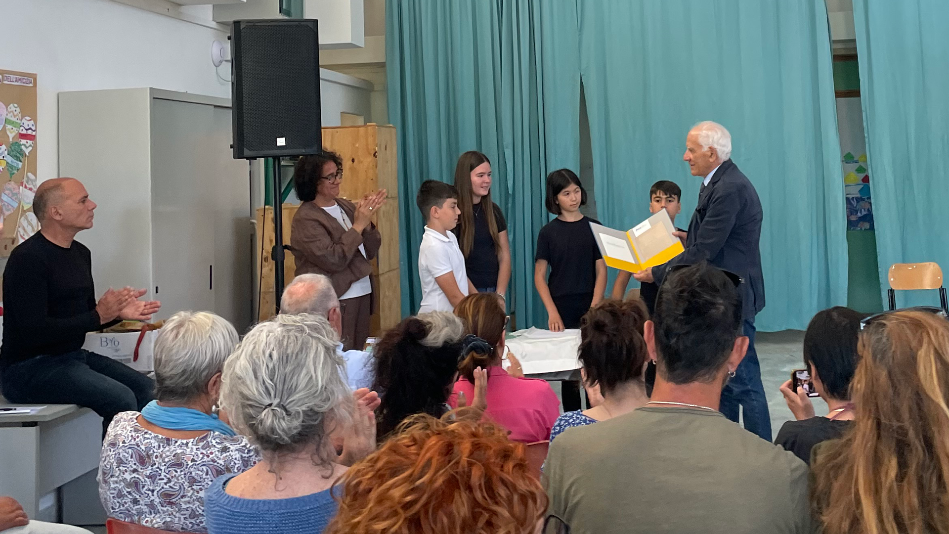 Ventotene school children present a facsimile of the Manifesto to the Ventotene's mayor