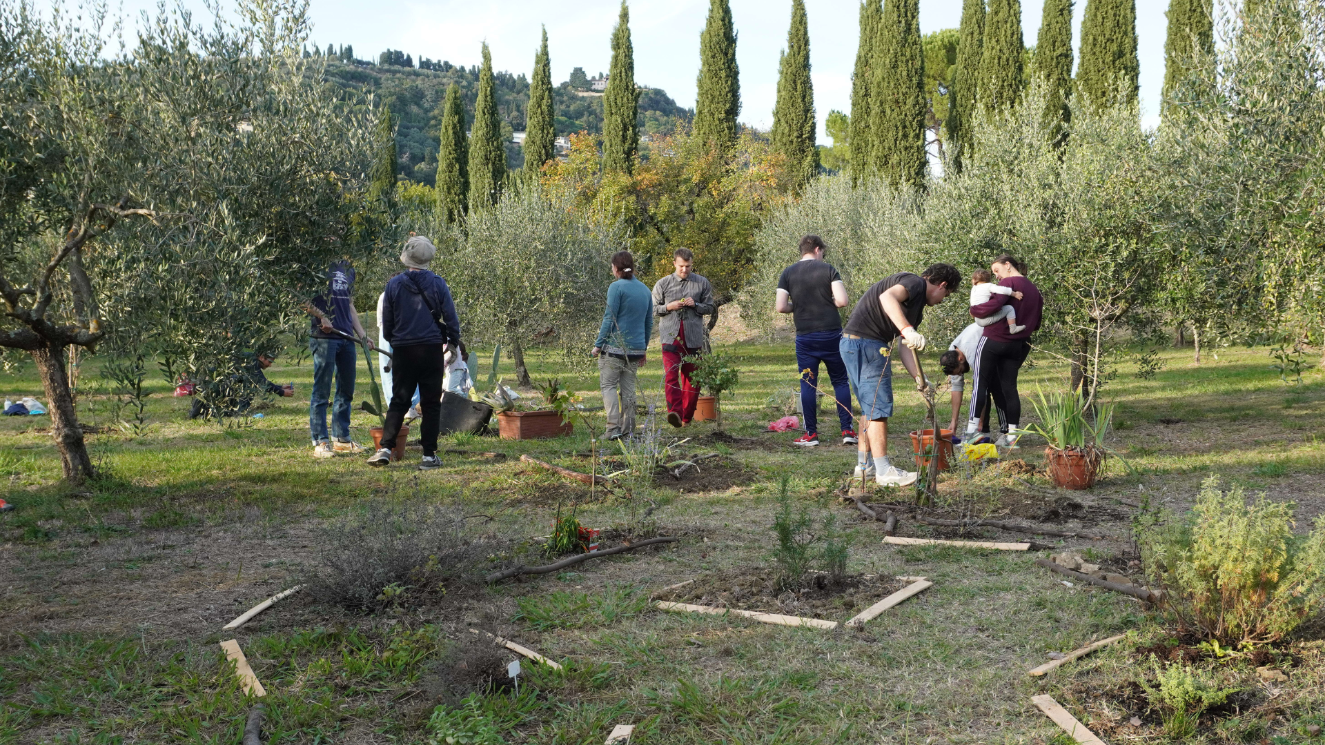 Community members working in the EUI Orto Community garden