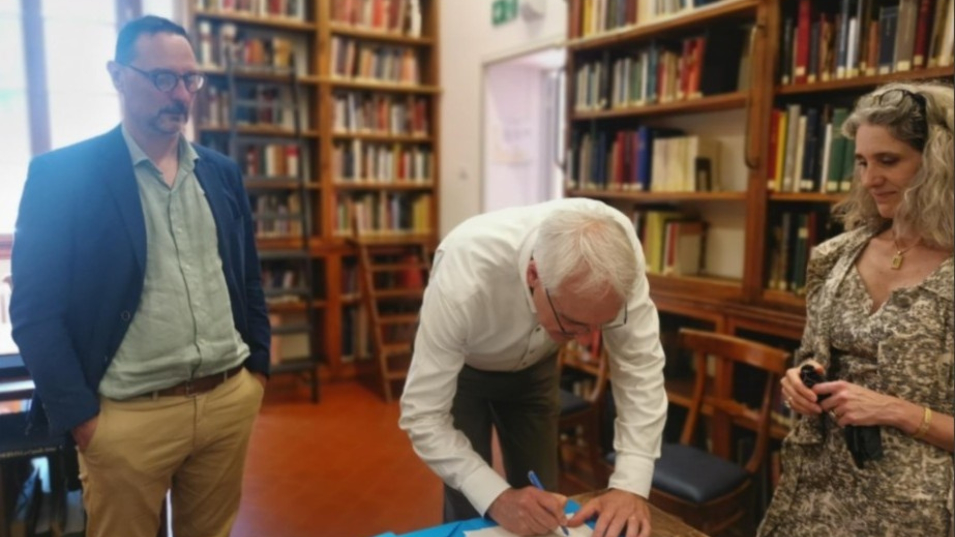 Signing of the agreement between EUI Library and Kunsthistorisches Institut and Photo Library