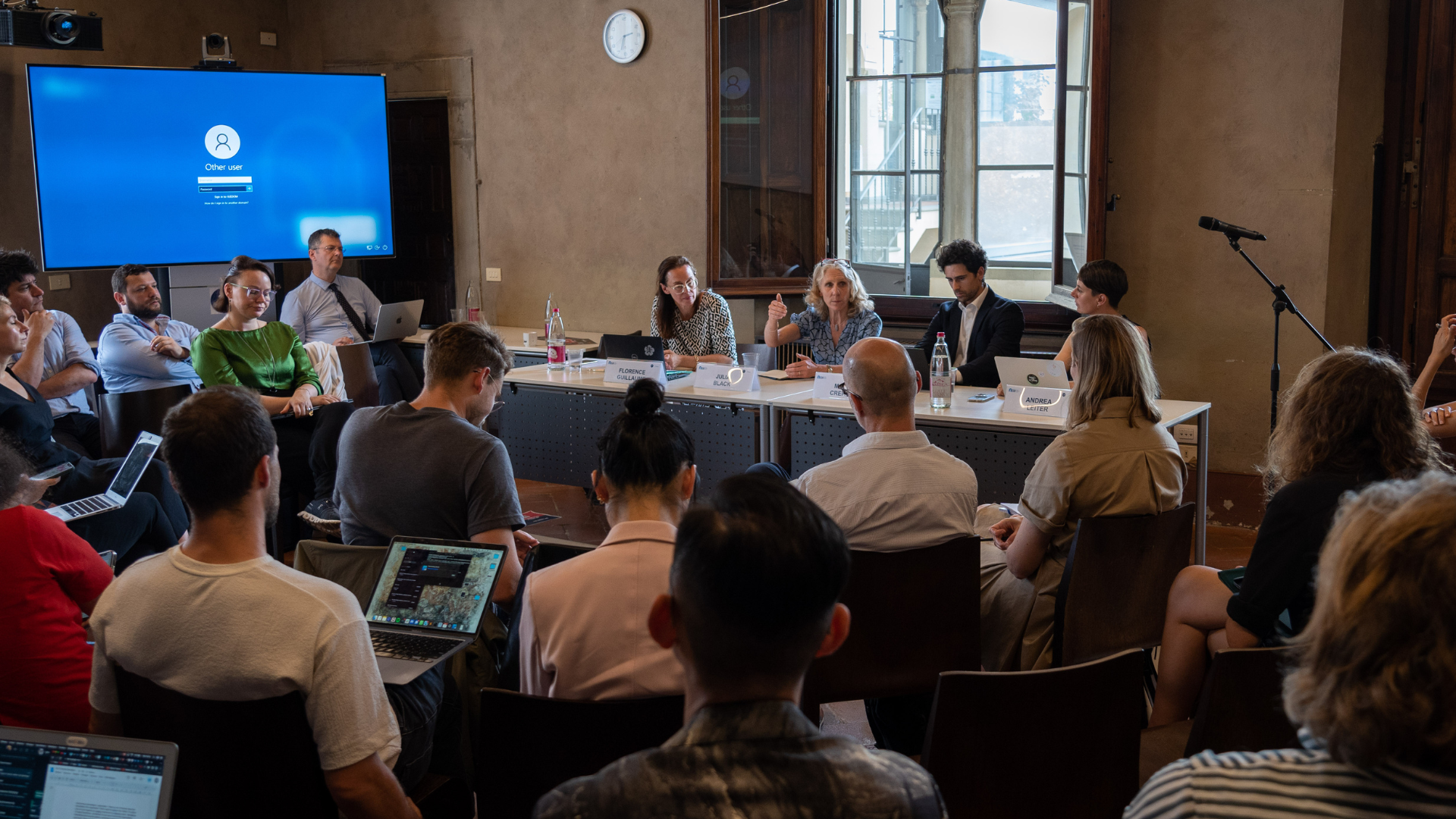 Photo of a session of the conference on blockchain constitutionalism