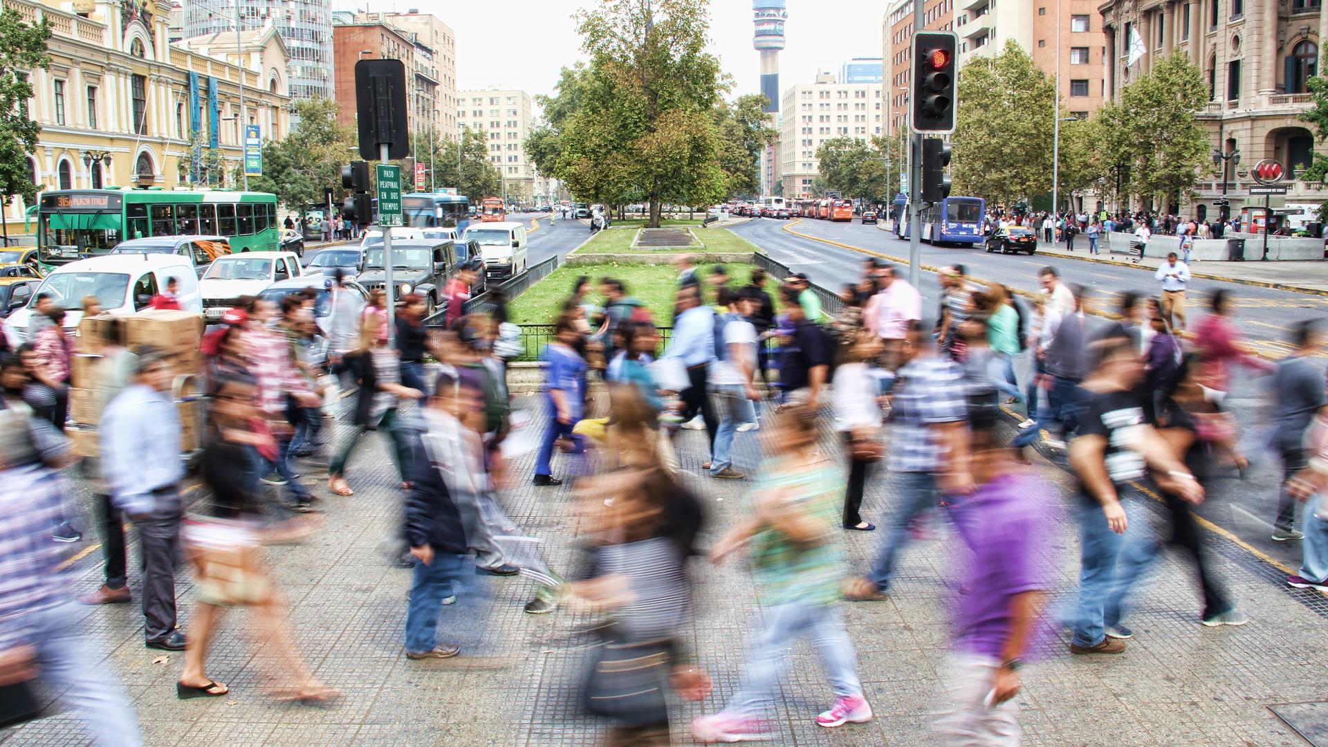 People walking_image blurred_xGLOBALCIT