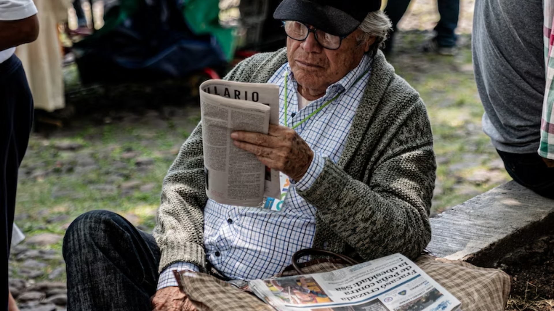 Old man reading a newspaper. Photo taken by Sergio Gonzalez and stored in Unsplash