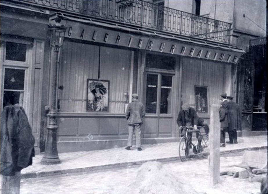 DEALERS AND COLLECTORS: THE VISUAL AND MATERIAL HISTORY OF COLLECTING