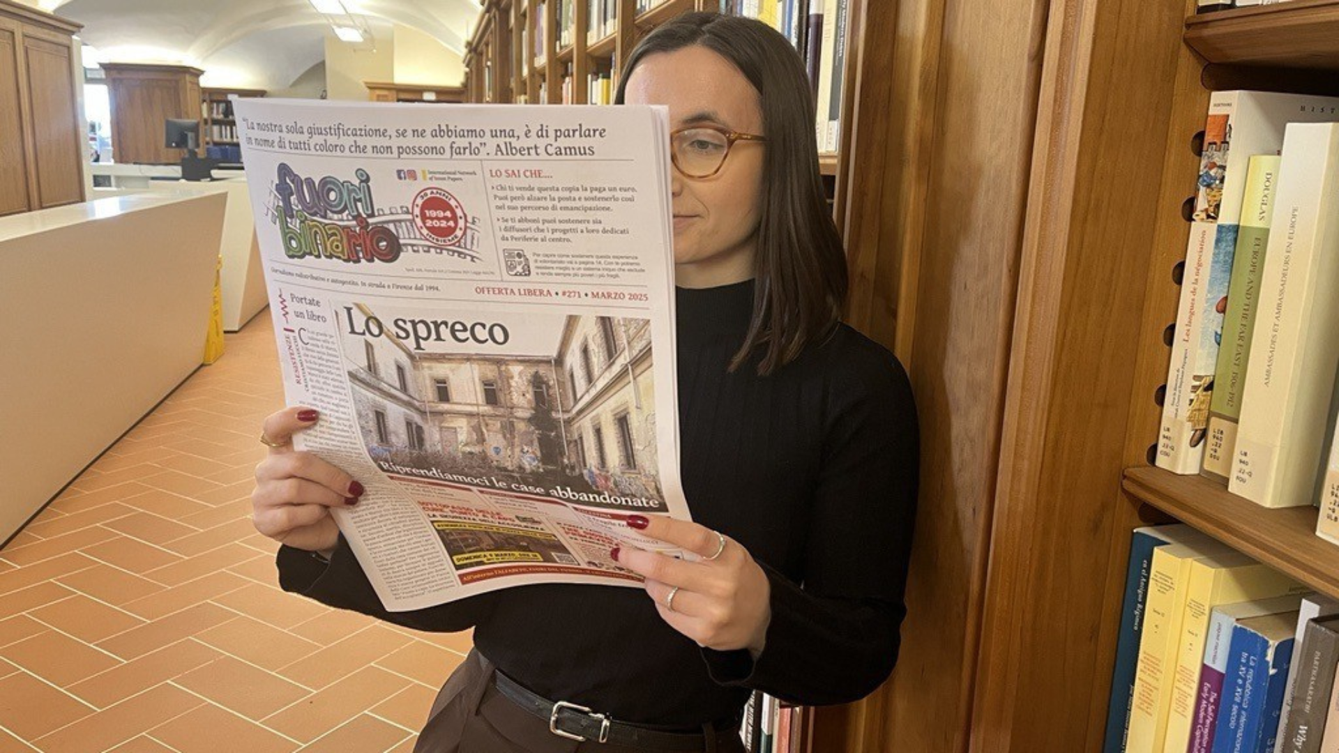 EUI member reading Fuori Binario in the EUI Library
