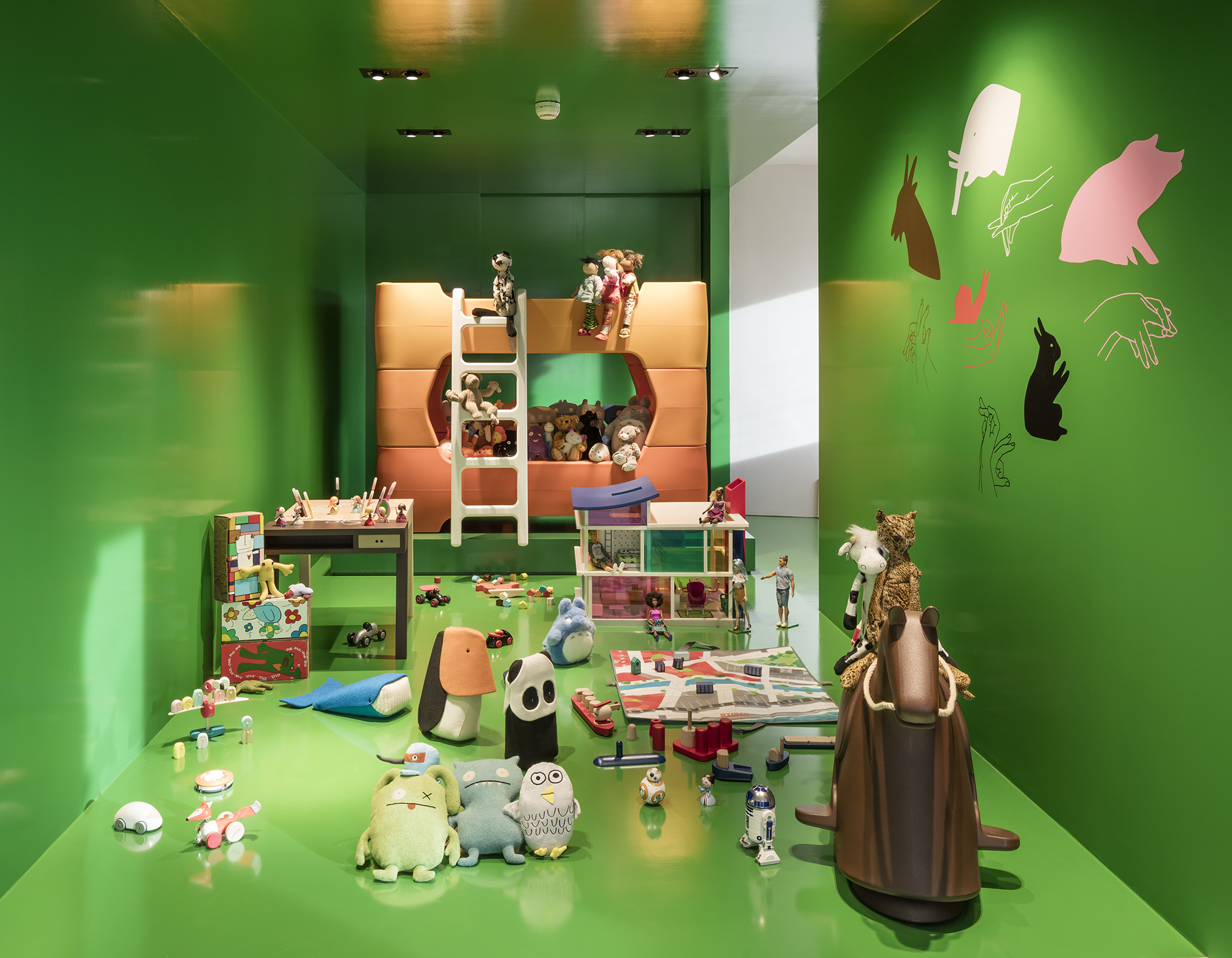 GAMES AND TOYS: THE MATERIAL HISTORY OF PLAYING