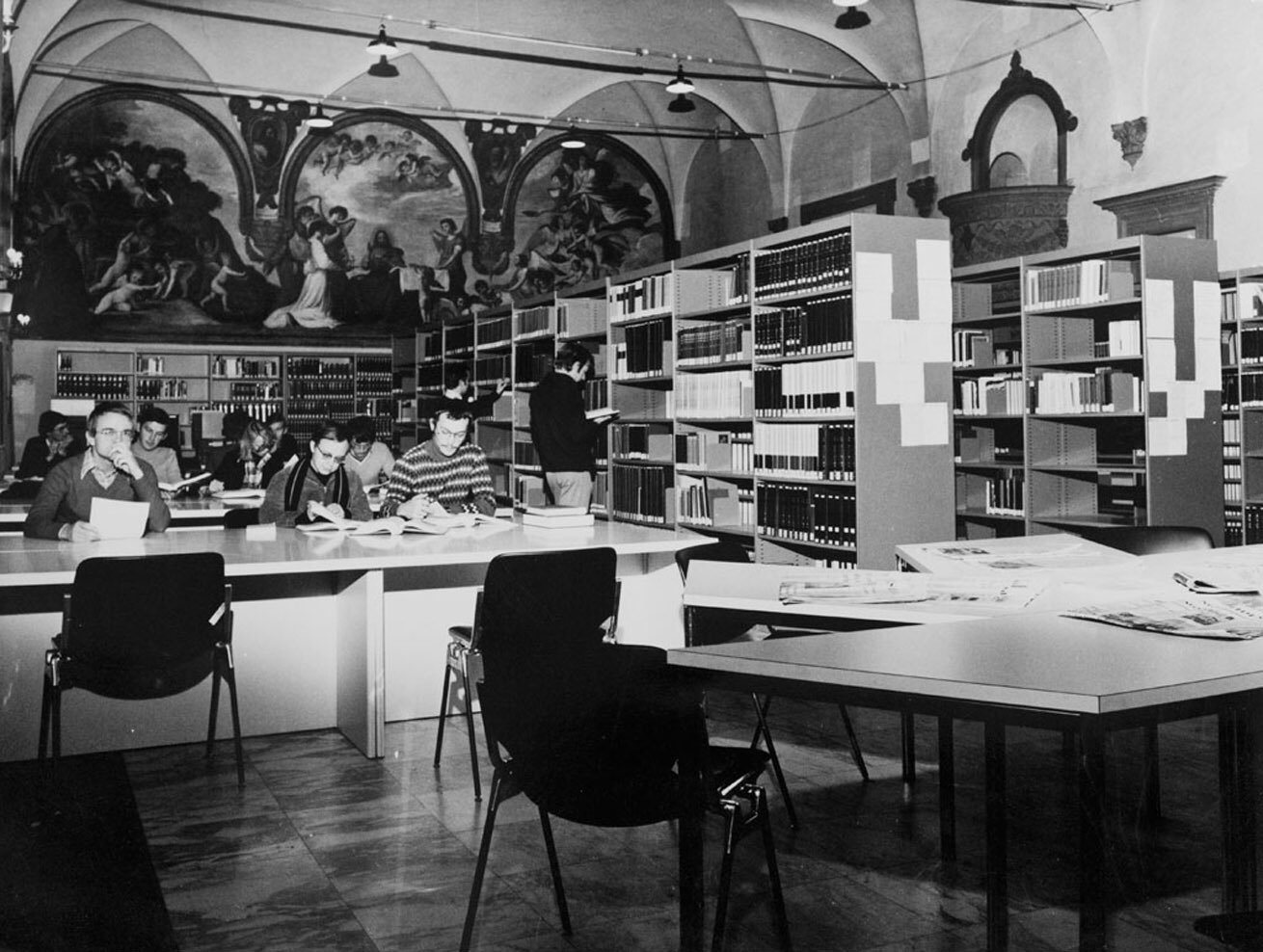 Lost in transition: libraries and cooperation strategies between print and digital