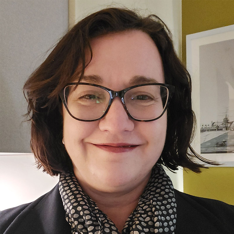 Portrait picture of Anneke Schmider