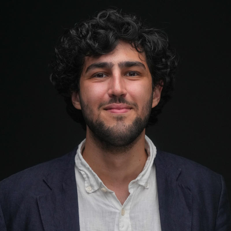 Portrait picture of Florian Hoppe