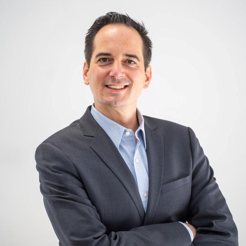 Portrait picture of Damir Kapidžić