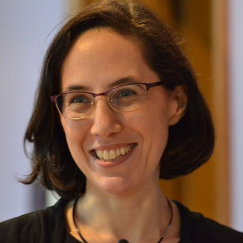 Portrait picture of Iris Goldner Lang