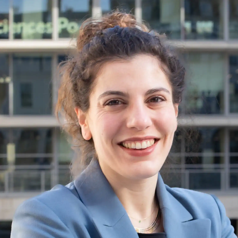 Portrait picture of Raphaële Xenidis