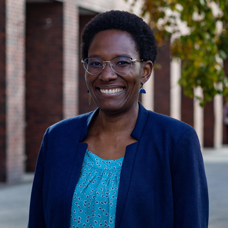 Portrait picture of Janine Silga