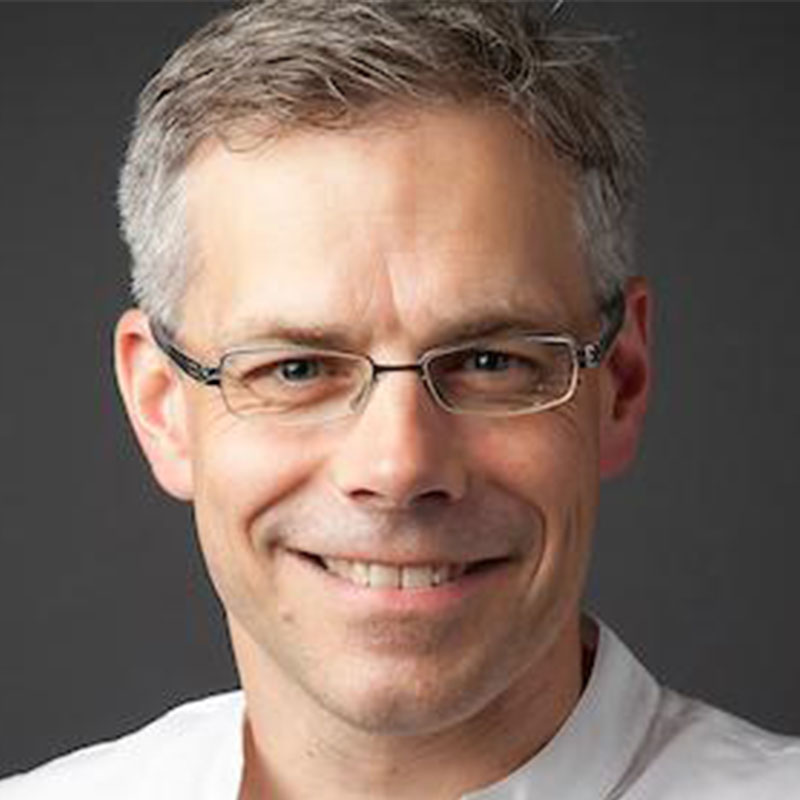 Portrait picture of Thorsten Koeppl