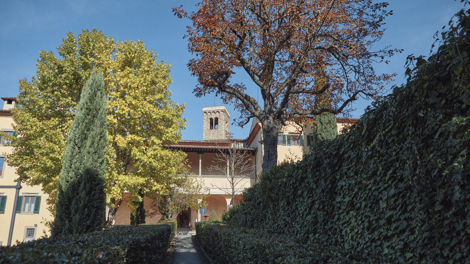 badia-fiesolana-garden-entry
