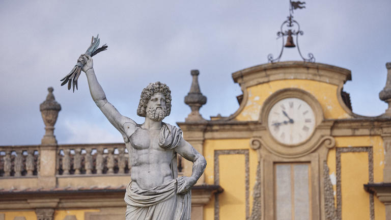 villa-salviati-zeus-statue