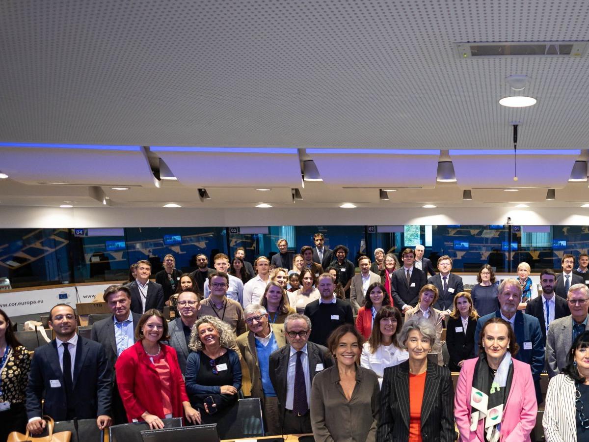 EUI alumni group image