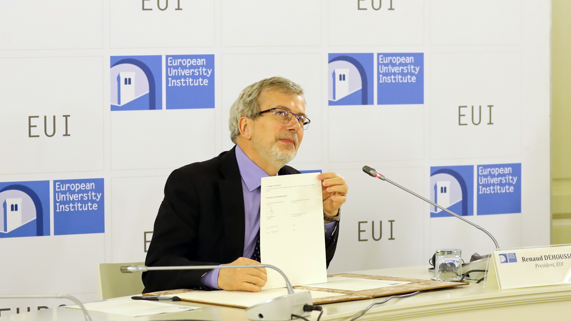 EUI President Renaud Dehousse demonstrates the newly signed agreement with partners from the International Visegrad Fund.