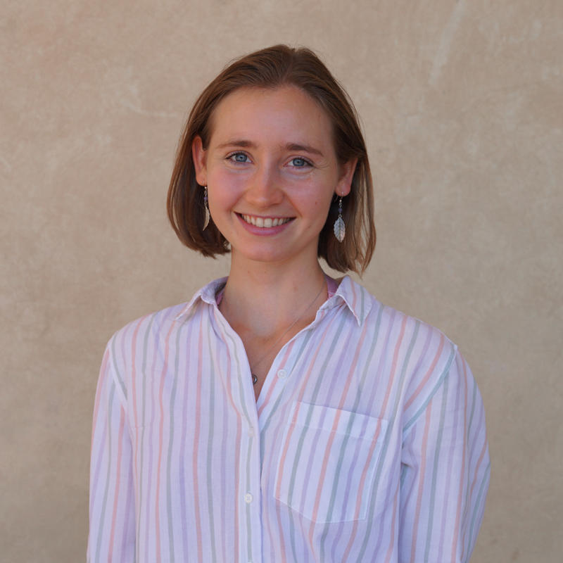 Portrait picture of Anna Breidenbach