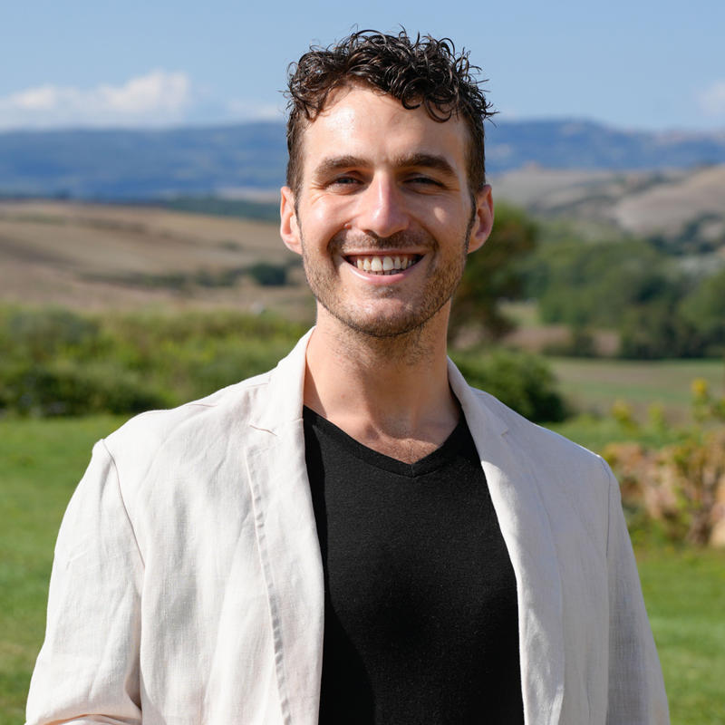 Portrait picture of Michael Beauvais