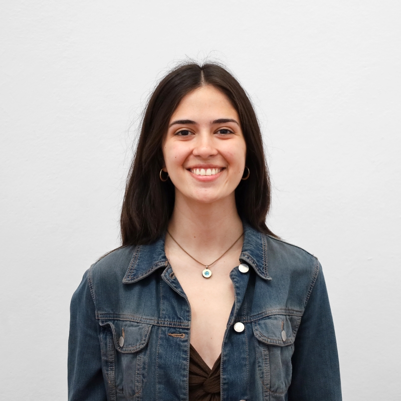 Portrait picture of Julia Garcia