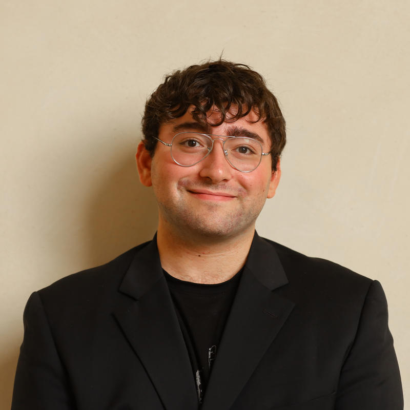 Portrait picture of Daniel Rozenberg