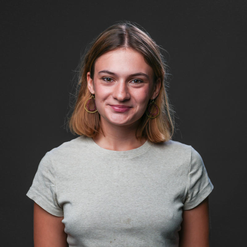 Portrait picture of Jana Gröniger