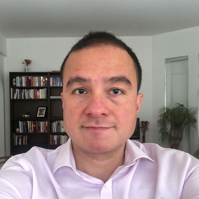 Portrait picture of Javier Espinoza