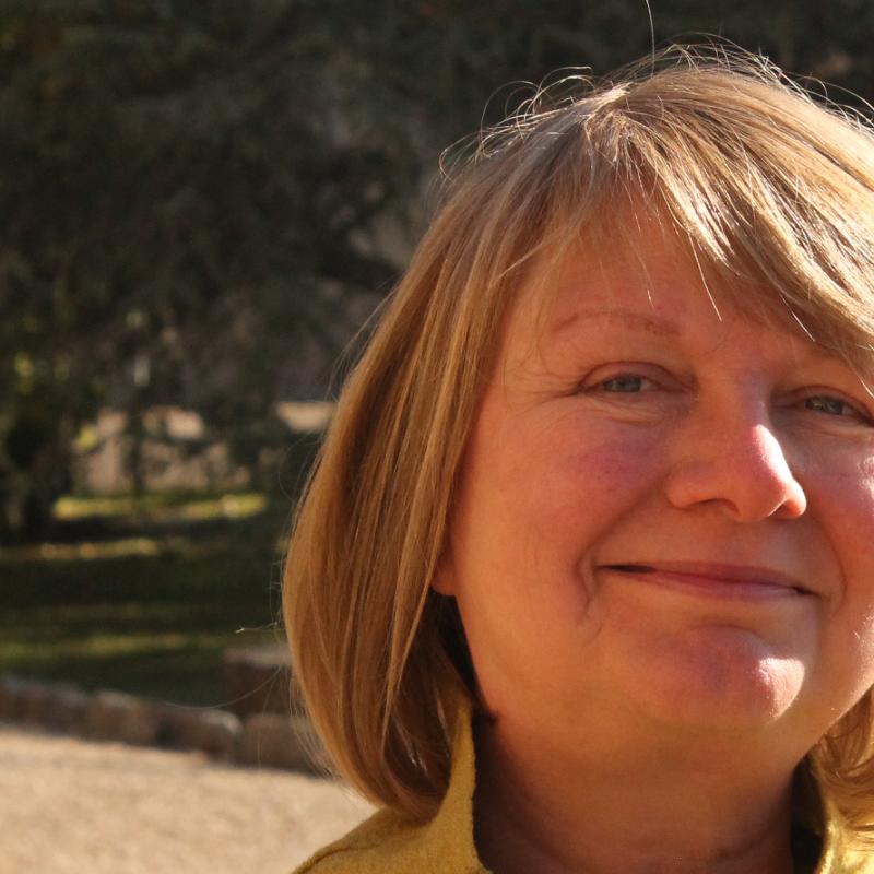 Portrait picture of Joanne Scott