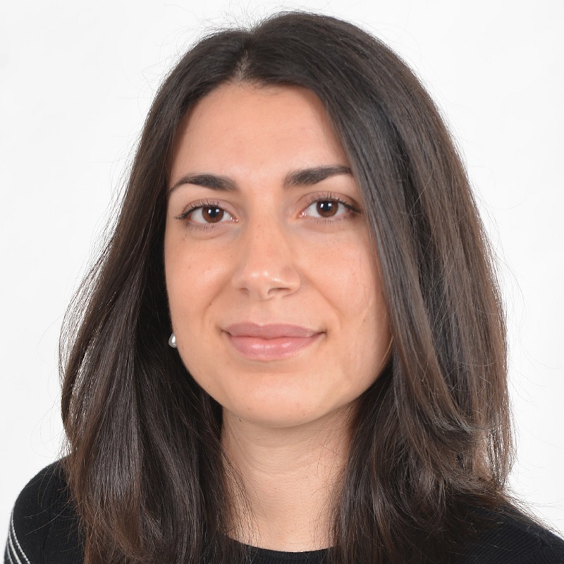 Portrait picture of Laura Macchioni