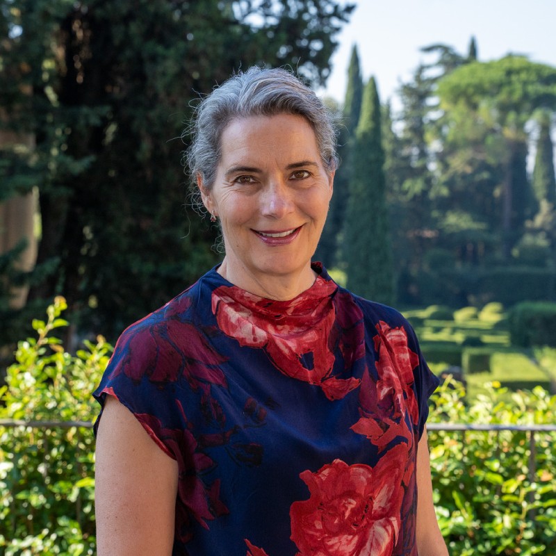 Portrait picture of Lois Harder