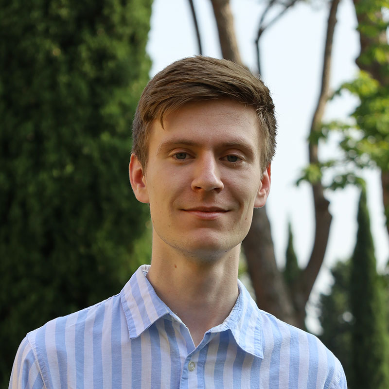 Portrait picture of Marco Mauer