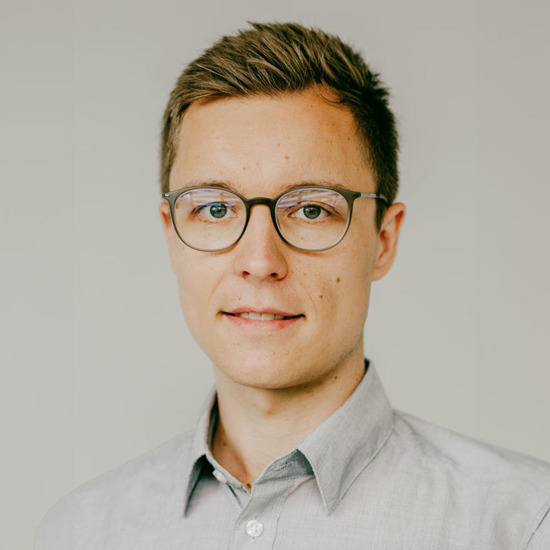 Portrait picture of Ole Brüggemann