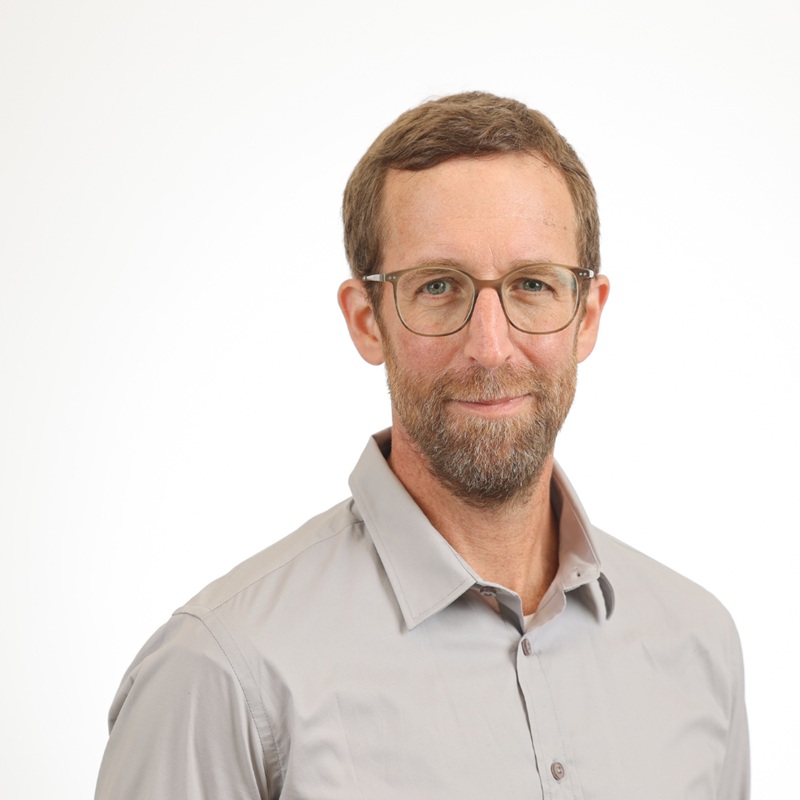 Portrait picture of Ori Aronson