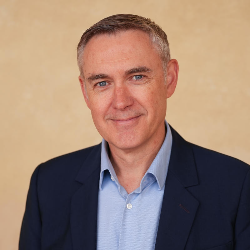 Portrait picture of Simon Hix