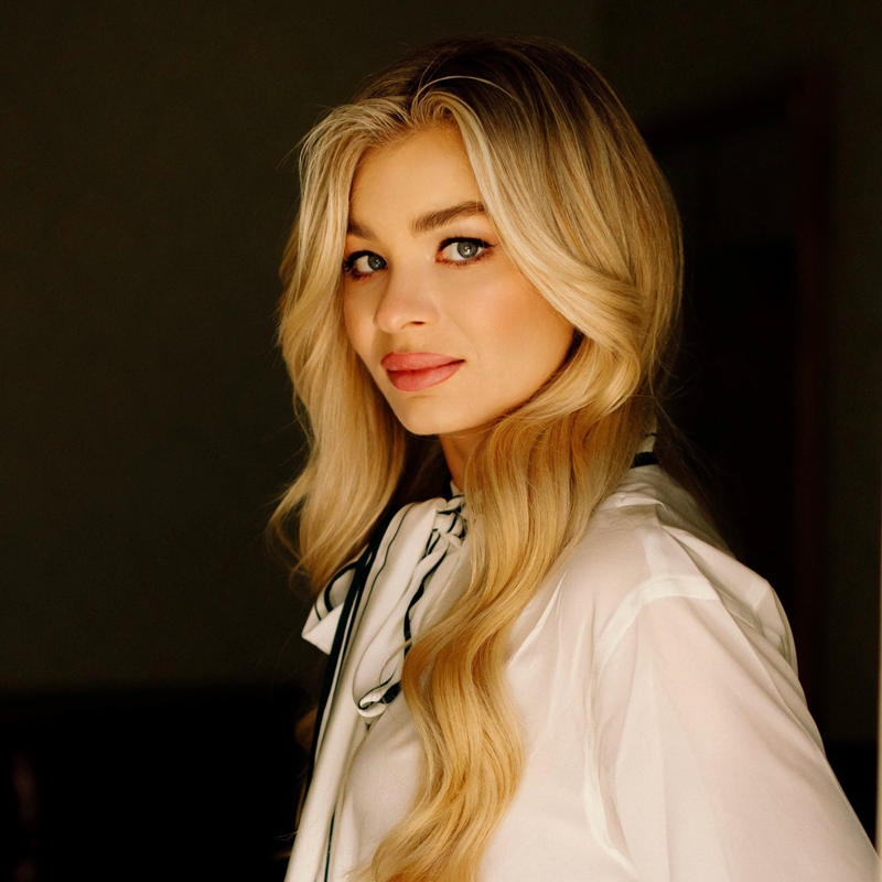 Portrait picture of Alena Yarmak