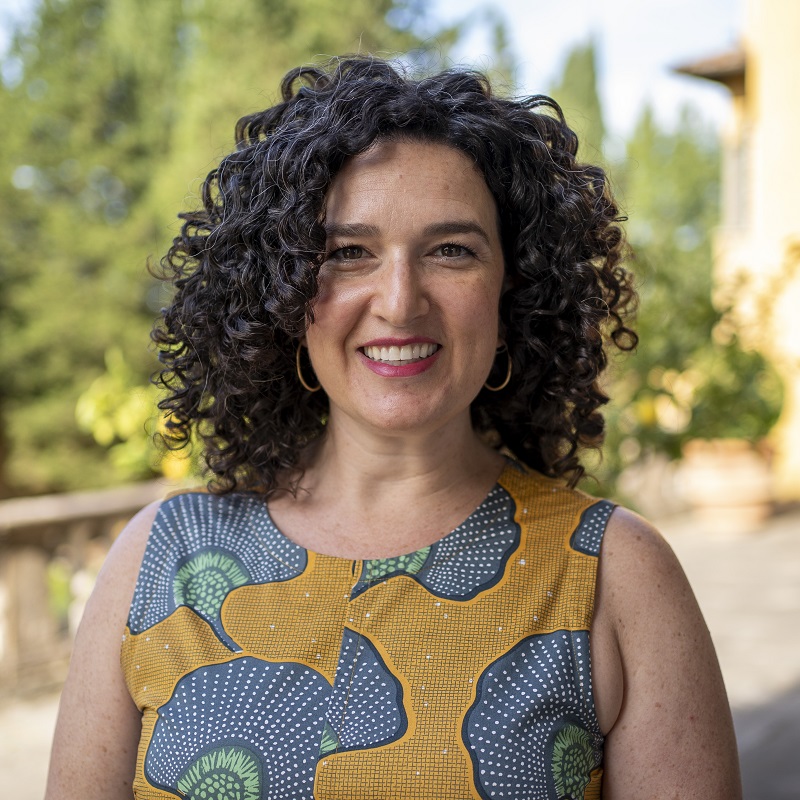 Portrait picture of Sarah Bernstein