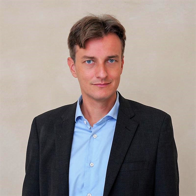 Portrait picture of Mathias Siems
