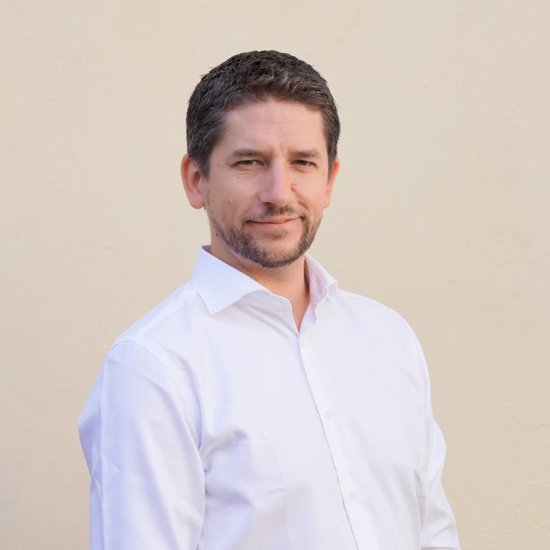 Portrait picture of Simon Mcmahon