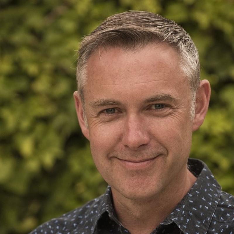 Portrait picture of Simon Hix