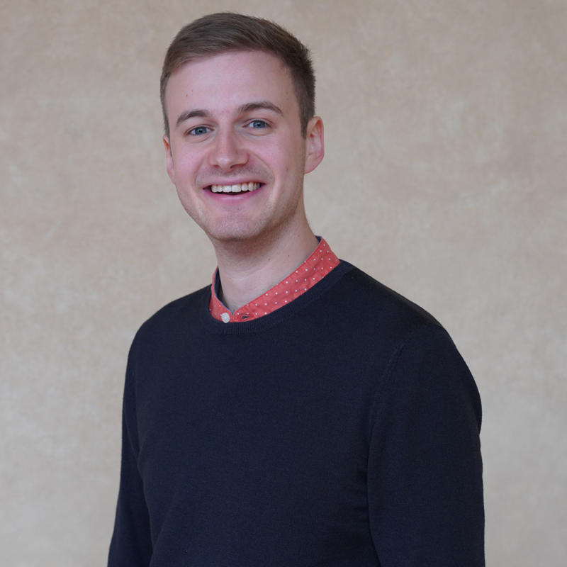 Portrait picture of Simon Neumaier