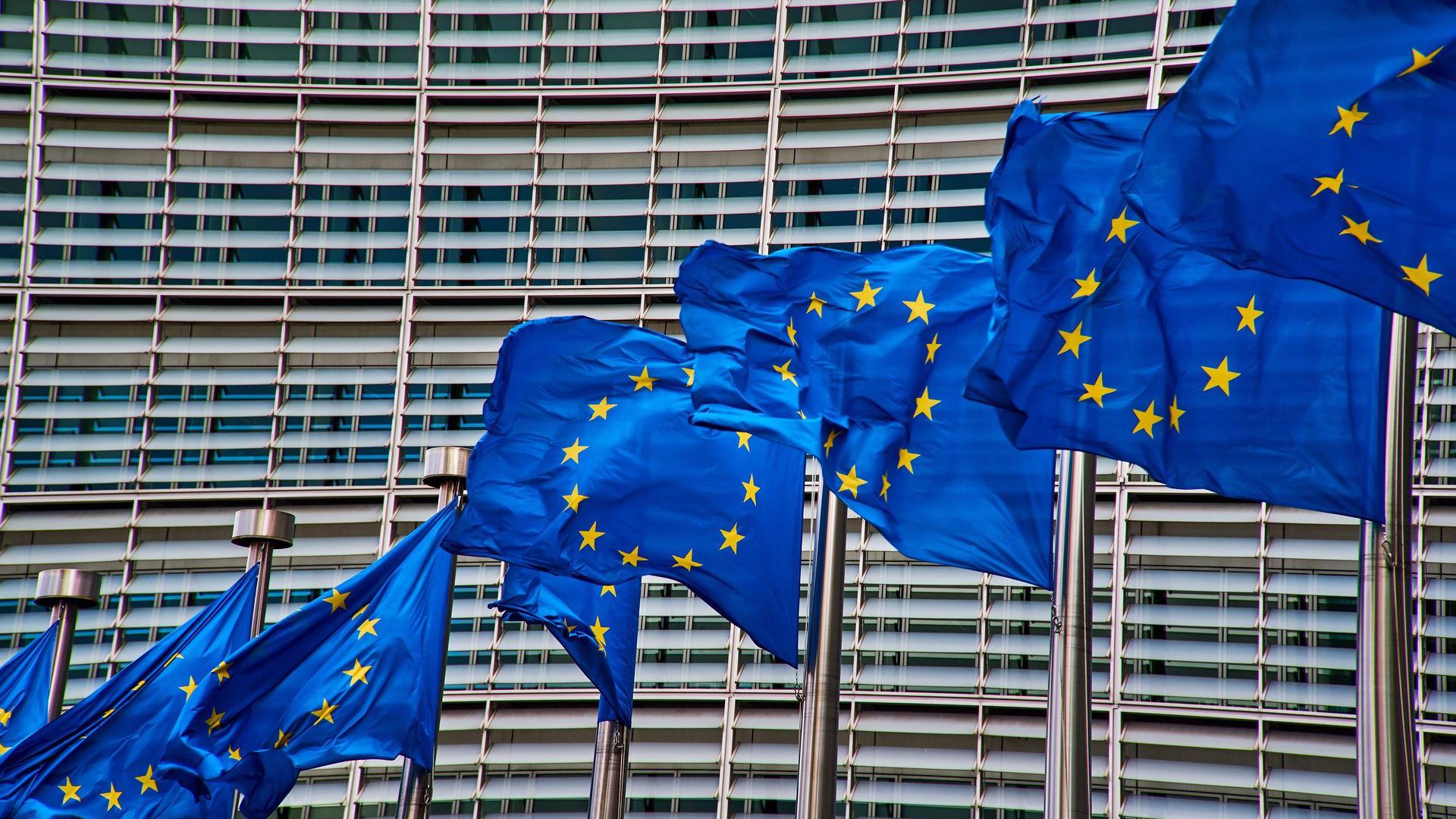 EU flags - Commission