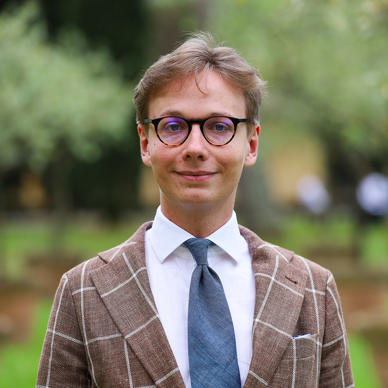 Portrait picture of Artur Banaszewski, PhD, HEC