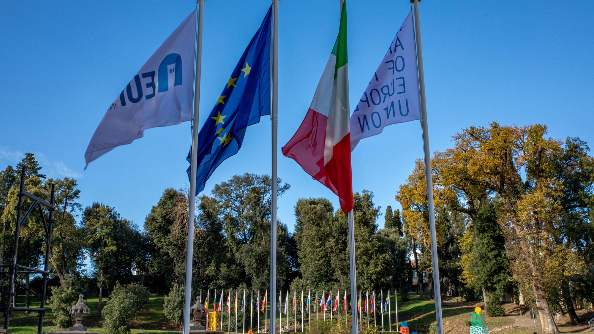 4-flags-EUI