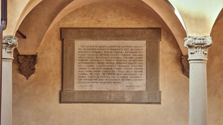 Badia cloister writing decoration